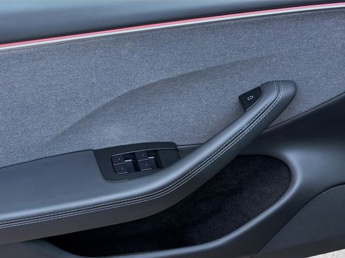 Used 2025 Tesla Model 3 Long Range image 17