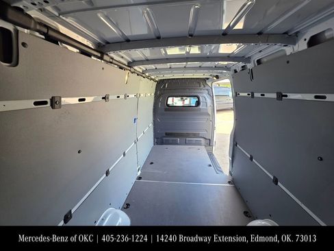 Used 2025 Mercedes-Benz Sprinter 2500 image 6