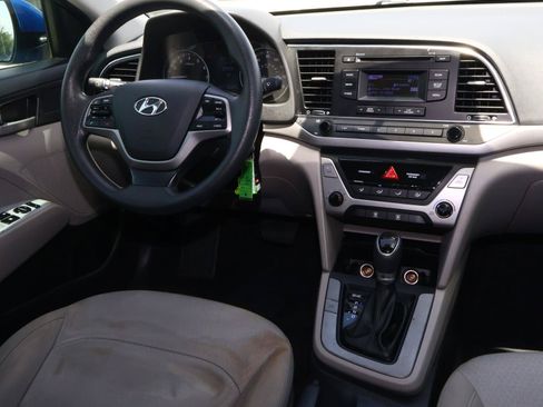 Used 2017 Hyundai Elantra SE FWD image 9