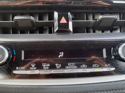 Used 2023 Toyota Corolla SE image 32