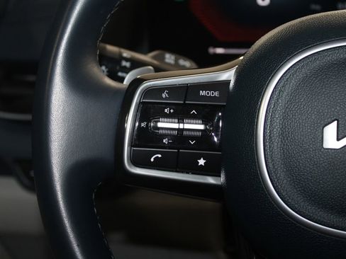 Used 2025 Kia Carnival EX image 38