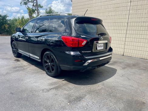 Used 2017 Nissan Pathfinder Platinum w/ Midnight Edition Package FWD image 2