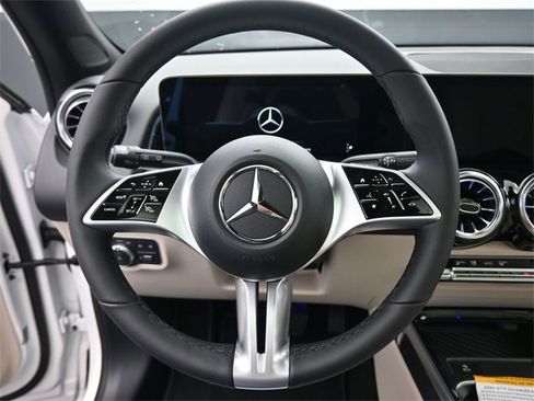 New 2025 Mercedes-Benz GLB 250 image 28