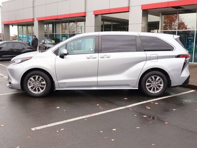 Used 2021 Toyota Sienna XLE
