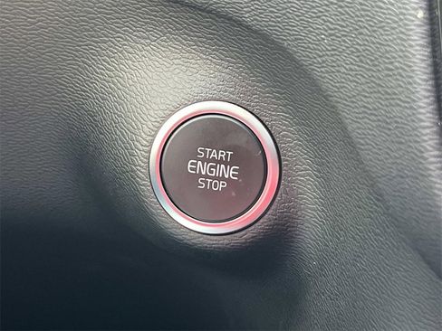 Used 2025 Volvo XC40 B5 Core w/ Climate Package image 39