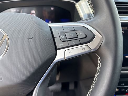 Used 2024 Volkswagen Tiguan SE image 18