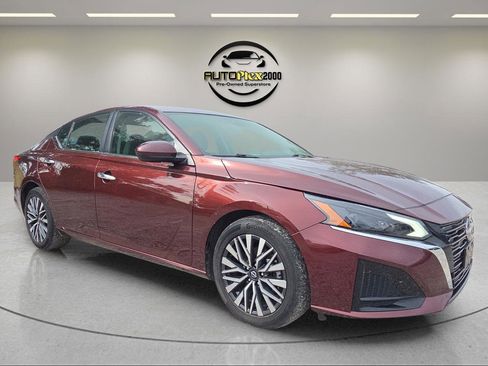 Used 2023 Nissan Altima 2.5 SV image 1