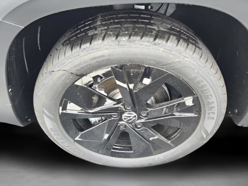New 2026 Volkswagen Taos SE FWD image 24
