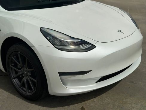 Used 2020 Tesla Model 3 Standard Range image 5
