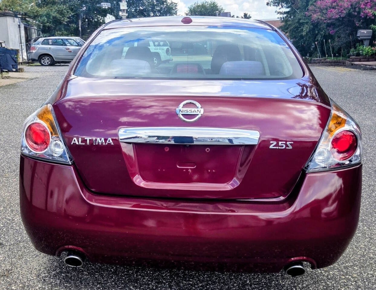 Used 2010 Nissan Altima 2.5 S w/ Premium Audio Pkg FWD image 5