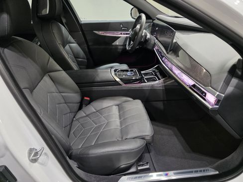 Used 2025 BMW 760i xDrive w/ Executive Package AWD/4WD image 22