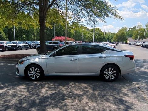 Used 2024 Nissan Altima 2.5 S FWD image 2