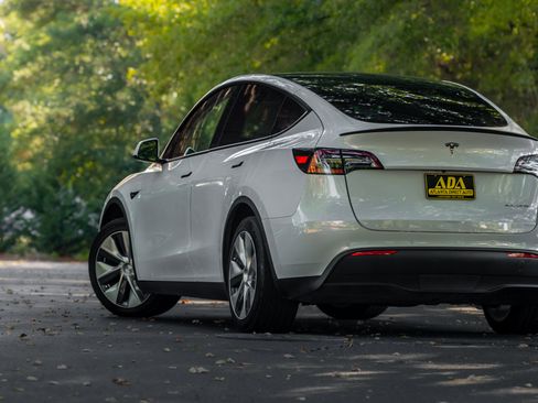 Used 2020 Tesla Model Y Long Range AWD/4WD image 32