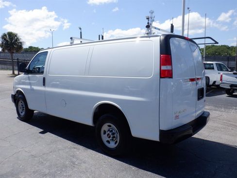 Used 2023 GMC Savana 2500 w/ Driver Convenience Package image 3