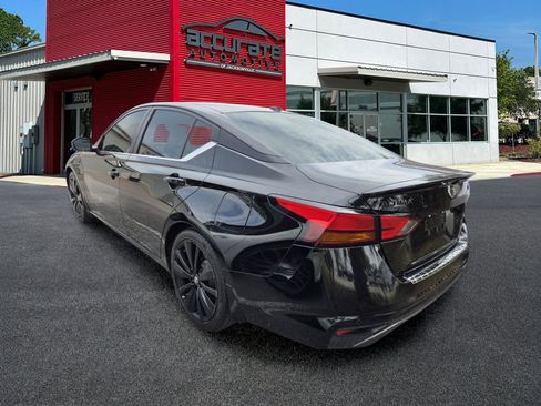 Used 2022 Nissan Altima 2.5 SR w/ Midnight Edition Package image 3