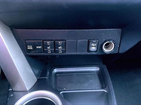 Used 2015 Toyota RAV4 Limited image 24