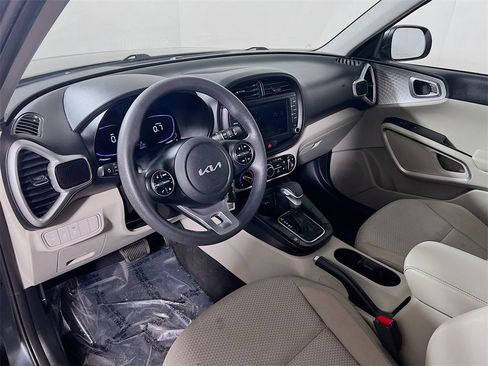 Used 2023 Kia Soul LX image 10