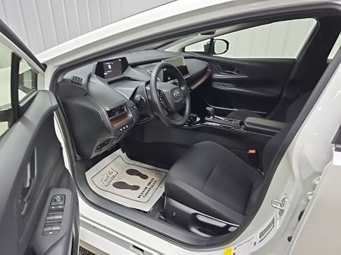 Used 2024 Toyota Prius Prime FWD image 28