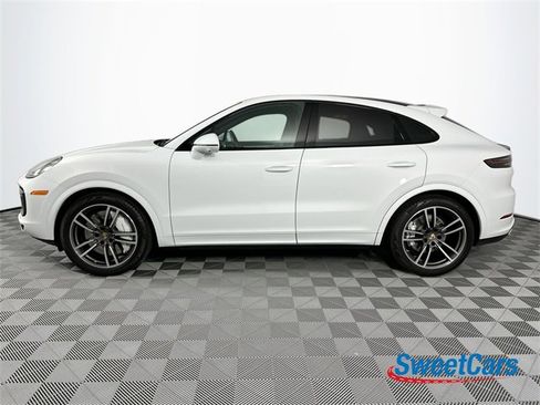 Used 2023 Porsche Cayenne Turbo image 4