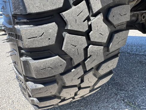 Used 2018 Jeep Wrangler Unlimited Rubicon w/ Connectivity Group image 9