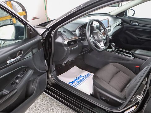 Used 2024 Nissan Altima 2.5 SV FWD image 3