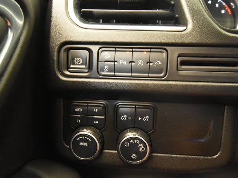 Used 2021 Chevrolet Tahoe Z71 image 34