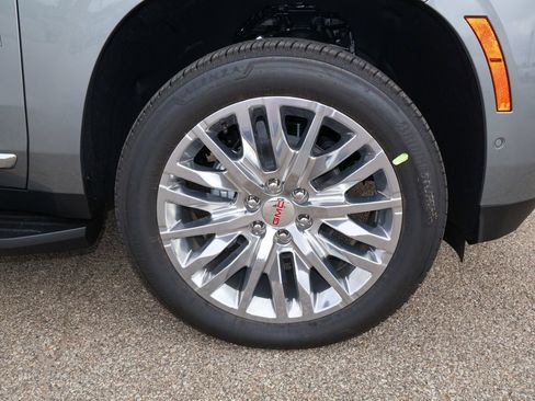 New 2026 GMC Yukon XL Denali w/ LPO, Floor Liner Package AWD/4WD image 38