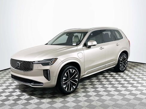 New 2026 Volvo XC90 T8 Plus w/ Protection Package Premier AWD/4WD image 3