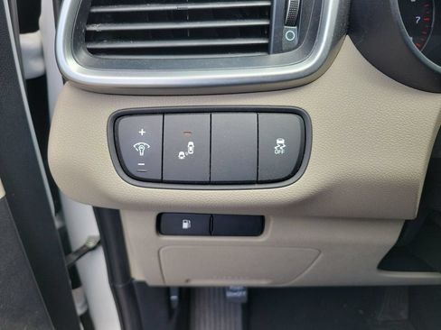Used 2019 Kia Sorento FWD image 23