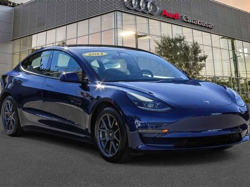 Used 2021 Tesla Model 3 Standard Range Plus image 5