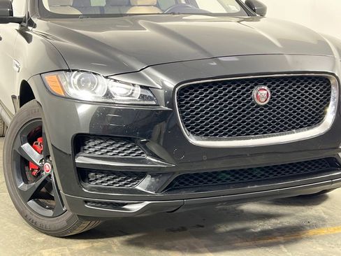 Used 2017 Jaguar F-PACE Premium image 45