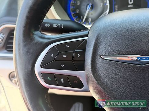 Used 2019 Chrysler Pacifica Touring Plus w/ Tire & Wheel Group FWD image 23