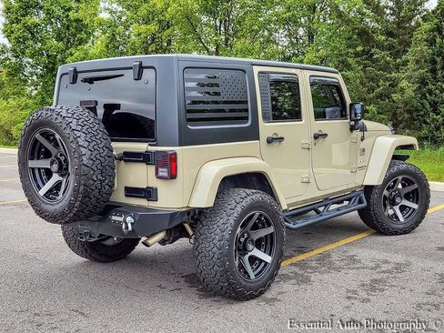 Used 2017 Jeep Wrangler Unlimited Sahara w/ Connectivity Group AWD/4WD image 7