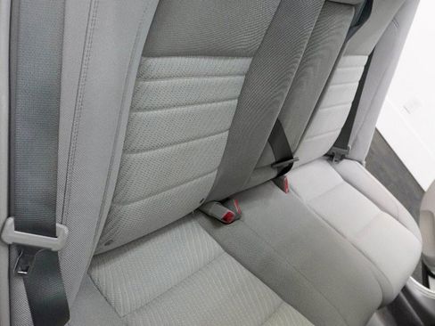 Used 2016 Toyota Camry LE image 8