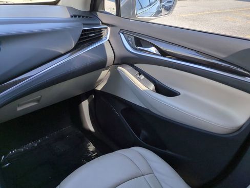 Used 2018 Buick Enclave Essence image 17