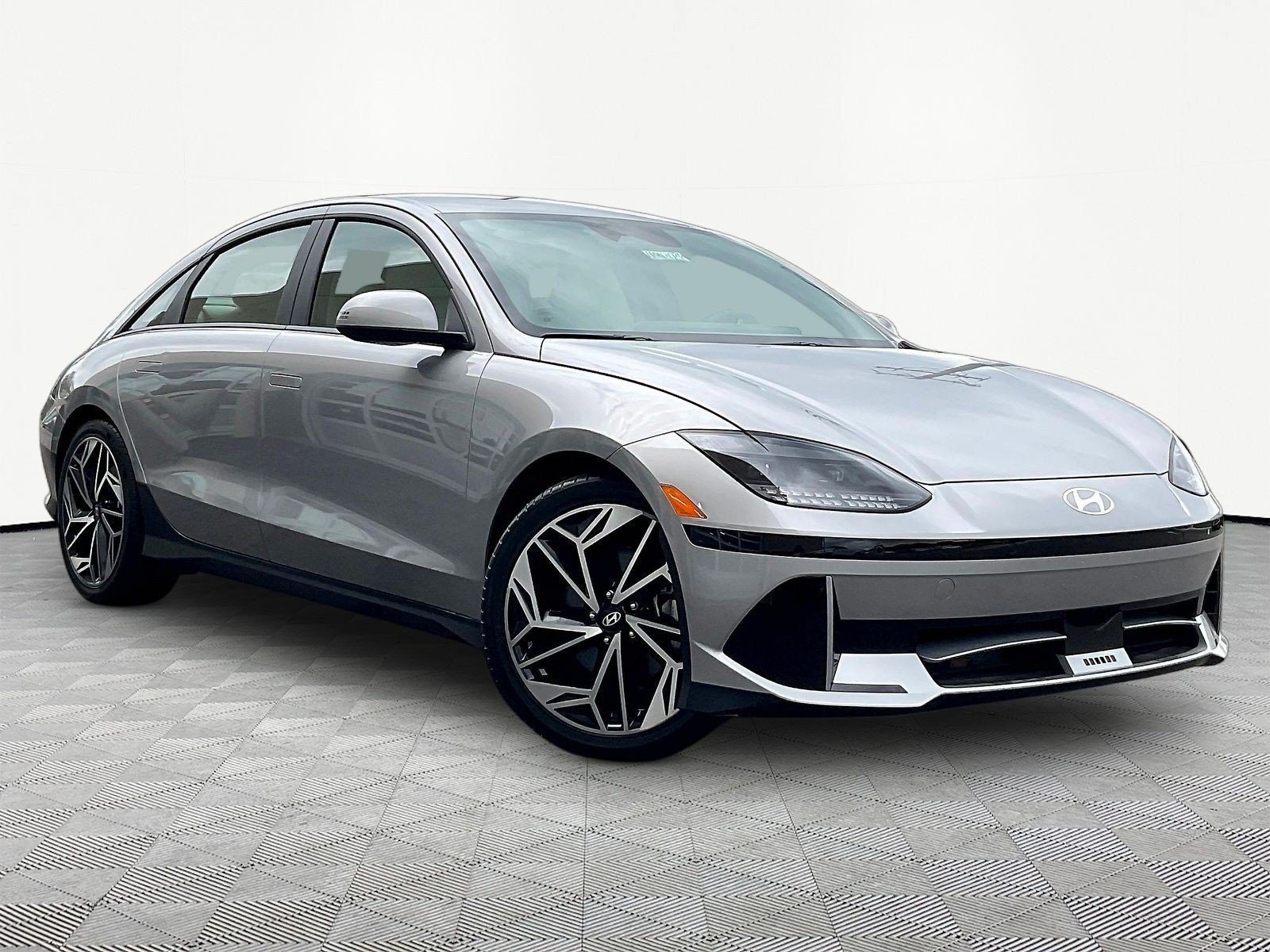 Used 2024 Hyundai Ioniq 6 SEL AWD/4WD image 3