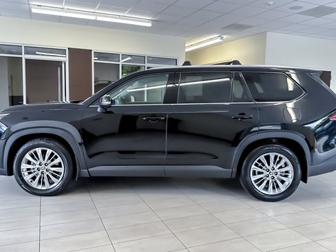 Used 2024 Toyota Grand Highlander AWD image 7