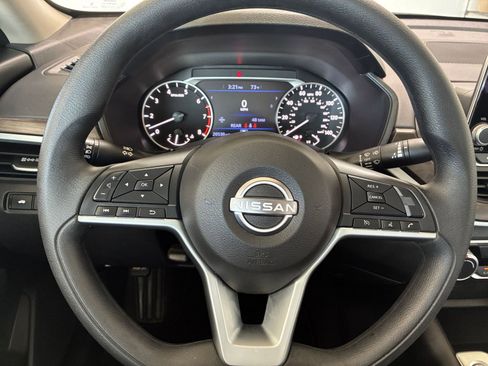 Used 2025 Nissan Altima 2.5 SV image 28