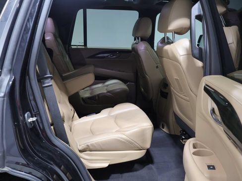Used 2020 Cadillac Escalade Platinum AWD/4WD image 25