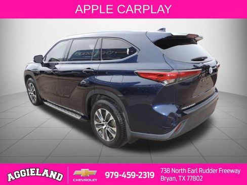 Used 2022 Toyota Highlander XLE image 6
