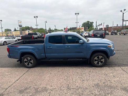 Used 2019 Toyota Tacoma TRD Sport w/ TRD Premium Sport Package AWD/4WD image 9