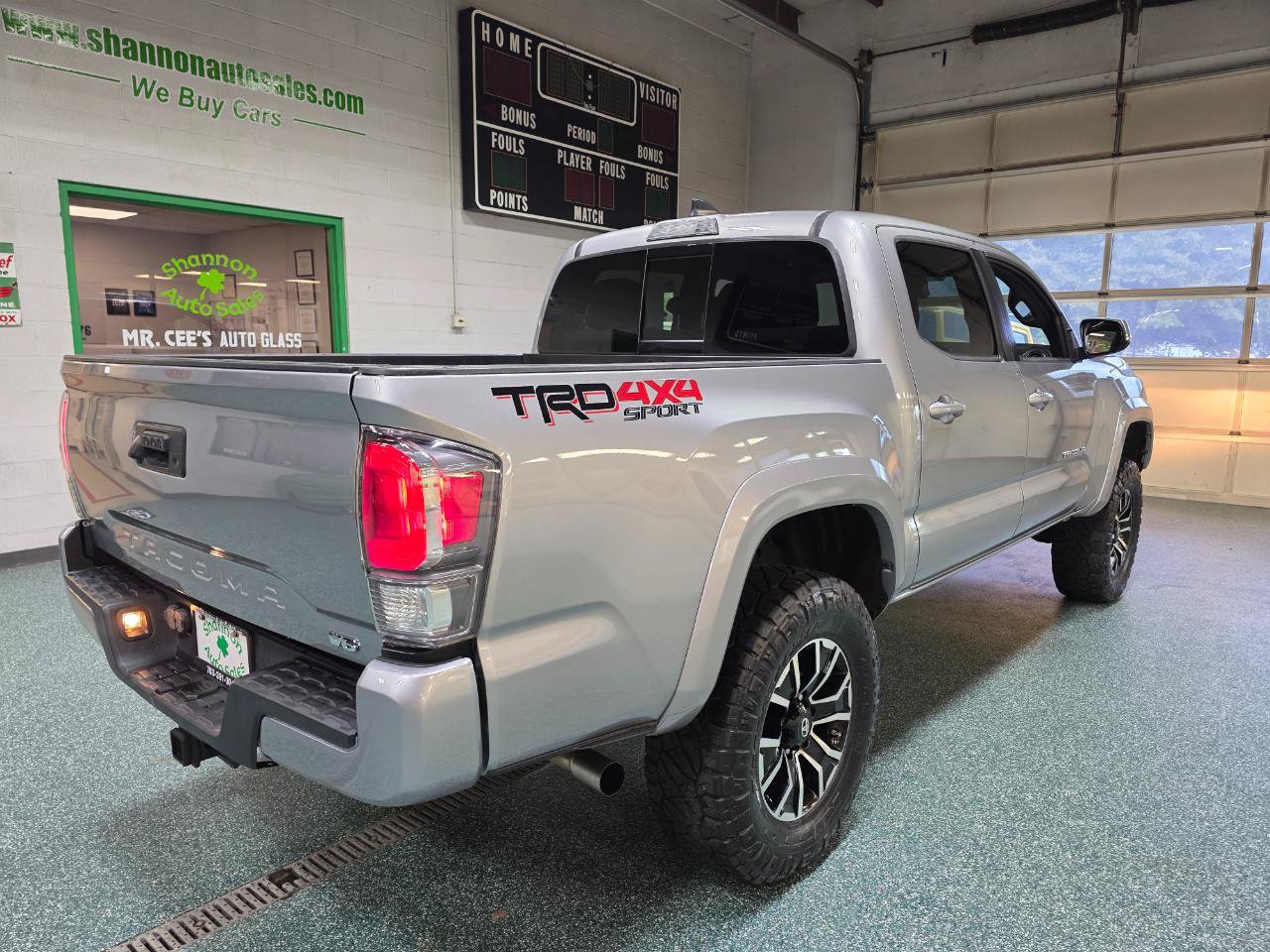Used 2020 Toyota Tacoma TRD Sport AWD/4WD image 6