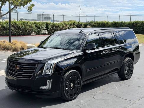 Used 2019 Cadillac Escalade ESV Platinum AWD/4WD image 2