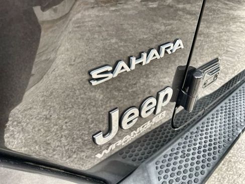 Used 2018 Jeep Wrangler Unlimited Sahara AWD/4WD image 30