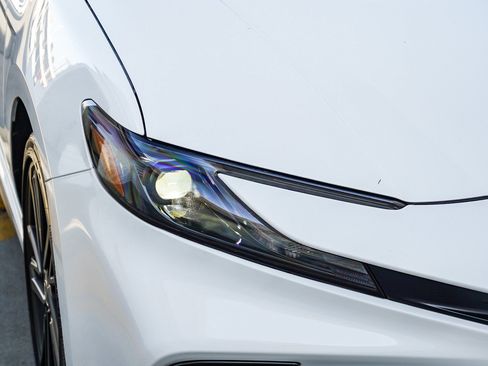 New 2026 Toyota Camry Hybrid FWD image 9