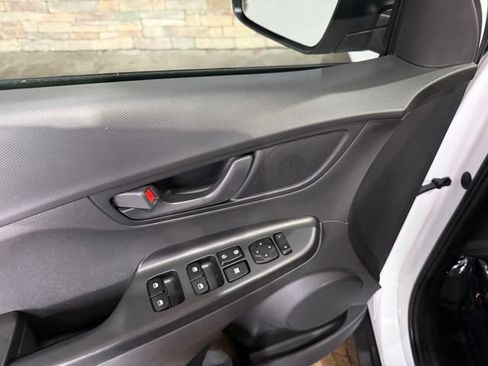 Used 2022 Hyundai Kona SEL AWD/4WD image 12