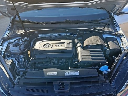 Used 2017 Volkswagen Golf image 10