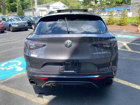 Used 2024 Alfa Romeo Stelvio Veloce AWD/4WD image 12