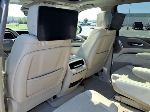 Certified 2022 Cadillac Escalade ESV Premium Luxury Platinum AWD/4WD image 17
