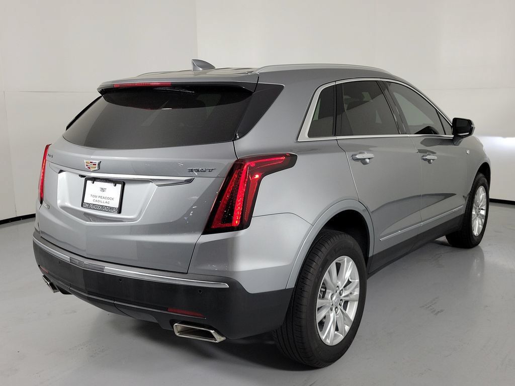 Certified 2025 Cadillac XT5 Luxury FWD image 3